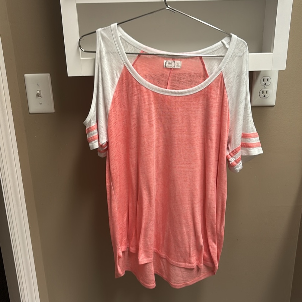 Short sleeve coral color white shoulders shirt - Picture 2 of 3